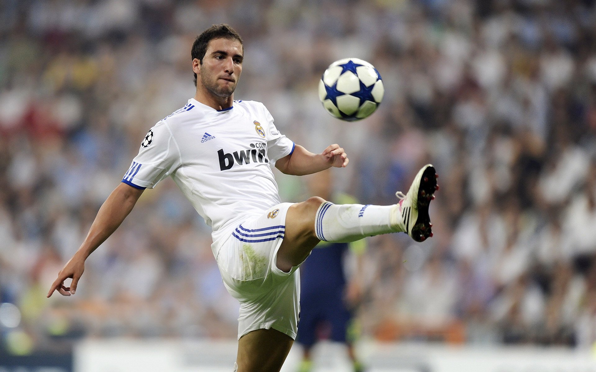 看点十足球队对抗,比赛激烈程度持续升温,十支足球队赛程安排